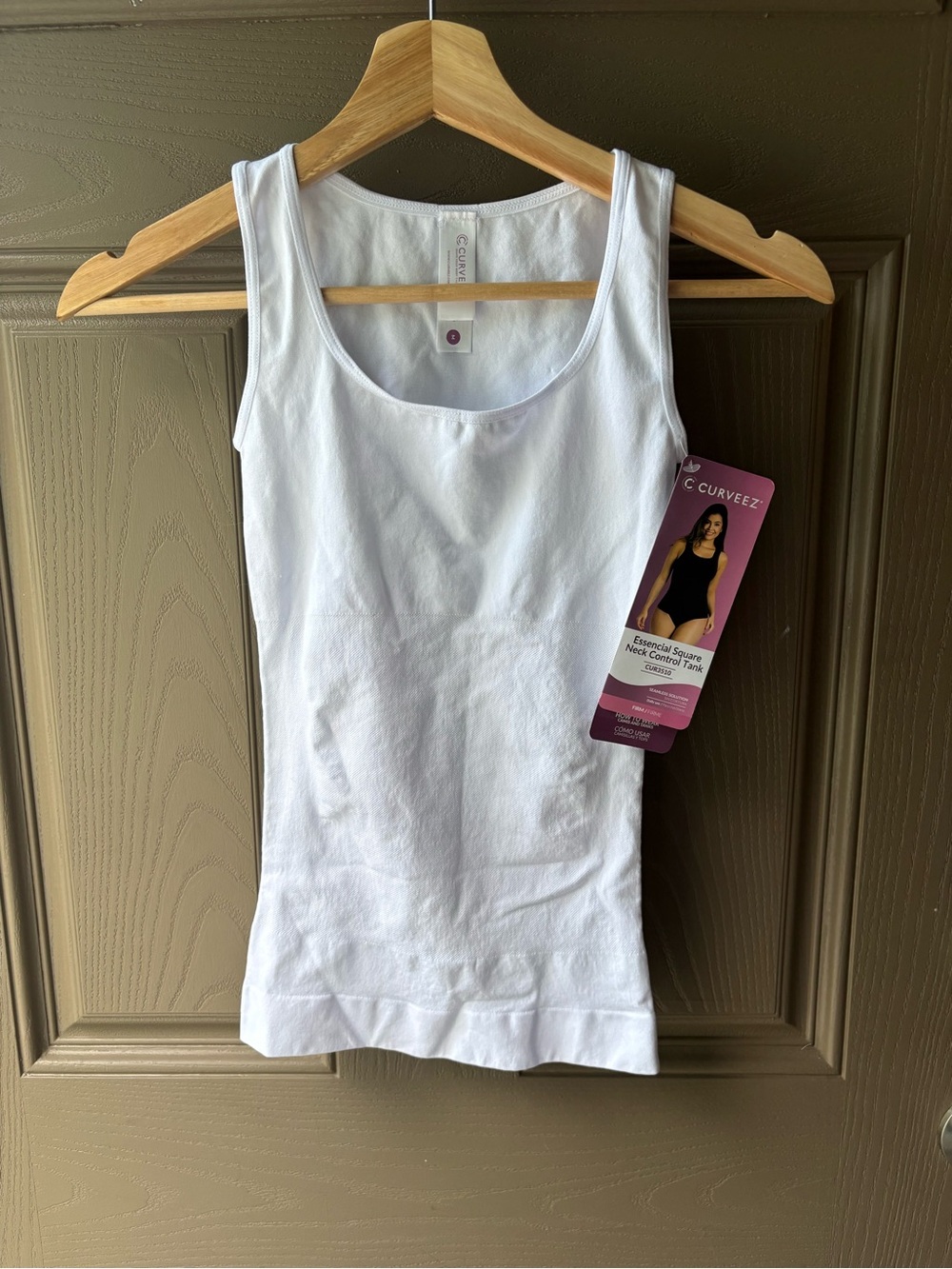 Curveez White Scoop Neck Tank Top Size Medium